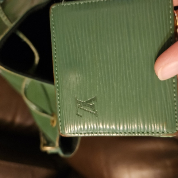 Louis Vuitton bucket bag and lv coin purse - Picture 4 of 6